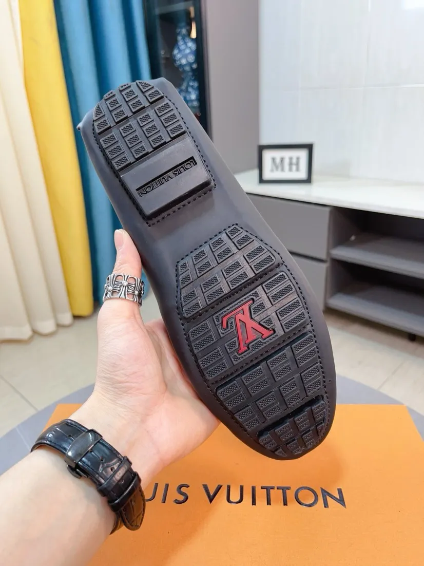 Men's men's shoes💰400🌹🌹[LV Louis Vuitton] New men's beanie shoes💝💝.. Top-grade imported cowhide embossed➕Comfortable leather lining. It is extremely skin-friendly and comfortable, feels very delicate, and the shape is very correct! Perfectly reflects the three-dimensional sense, code number: 38-44